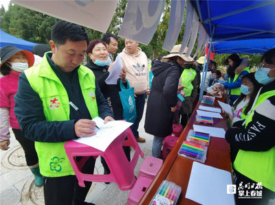 綠色新風(fēng)尚 昆明市環(huán)境保護(hù)志愿服務(wù)活動(dòng)進(jìn)社區(qū)，環(huán)保咨詢暖人心